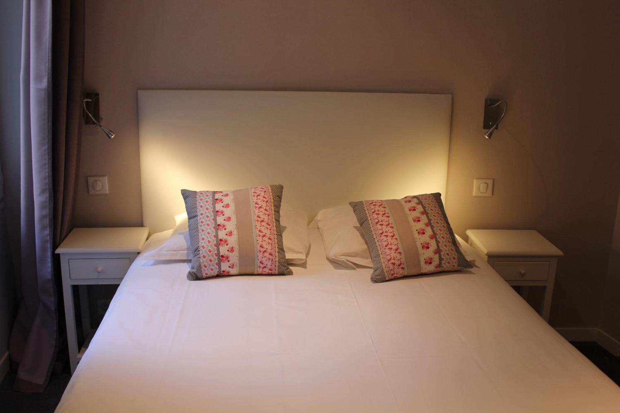 Small single room - accessible by stairs,414422628:JPEG